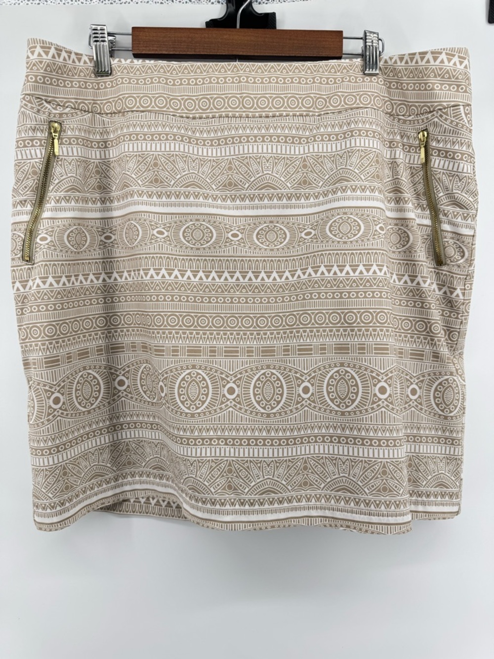 Chico's Beige and White Geometric Print Skirt with Gold Zippers Skort Women's 16